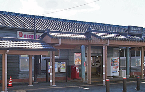 JR肥後大津駅（熊本県）に設置型授乳室「Babypeko®箱型タイプ」を導入しました。